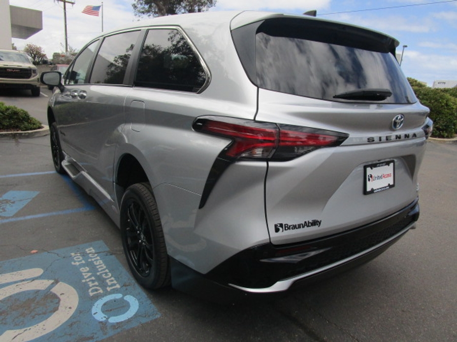 Used 2023 Toyota Sienna Hybrid XSE Sport - BraunAbility Side Entry Entry Fold Out Automatic Ramp