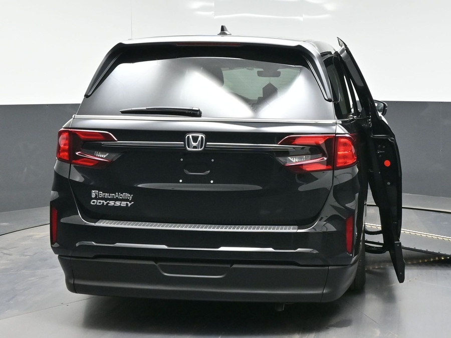 Black Honda Odyssey image number 5