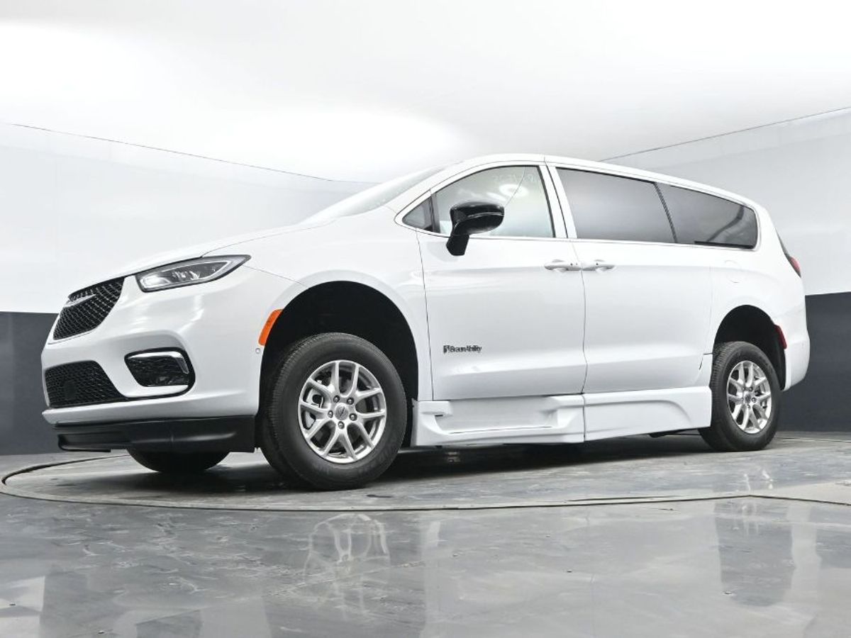 2025 CHRYSLER PACIFICA - Image 11