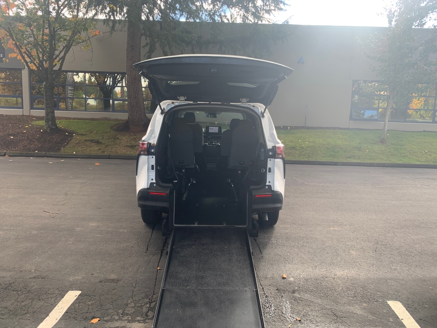 Used 2022 Toyota Sienna LE - Rear Entry Entry Fold Out Manual Ramp
