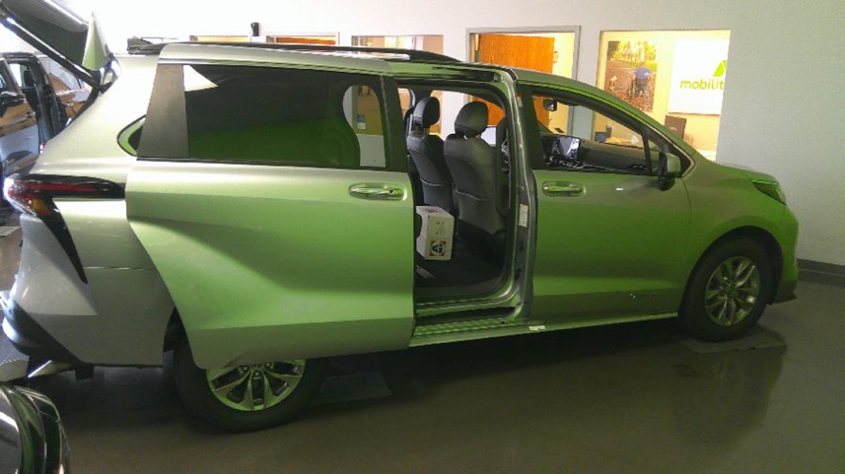 2024 TOYOTA SIENNA - Image 7