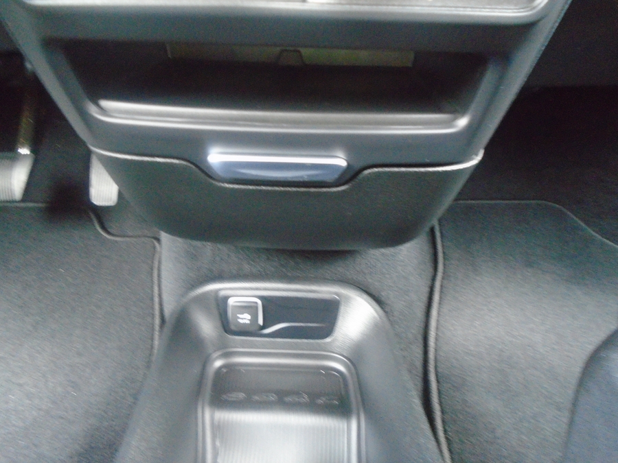 2026 Chrysler Voyager LX - Photo 10
