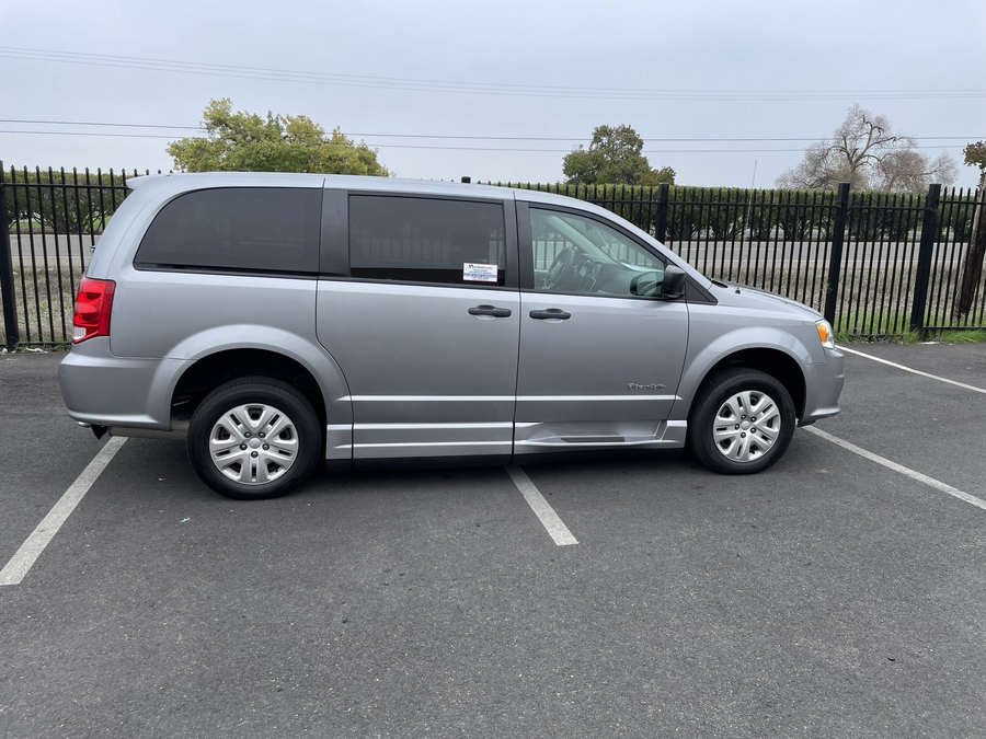Used 2019 Dodge Grand Caravan SE - BraunAbility Side Entry Entry Fold Out Automatic Ramp