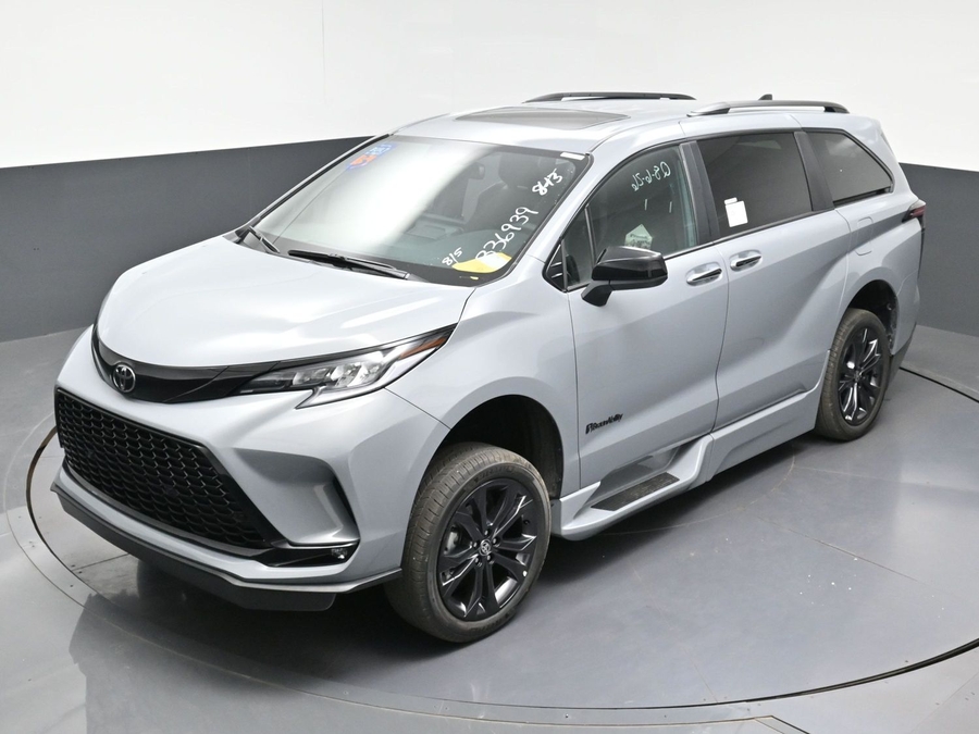 New 2026 Toyota Sienna Hybrid XSE Sport - BraunAbility Side Entry In Floor Automatic Ramp