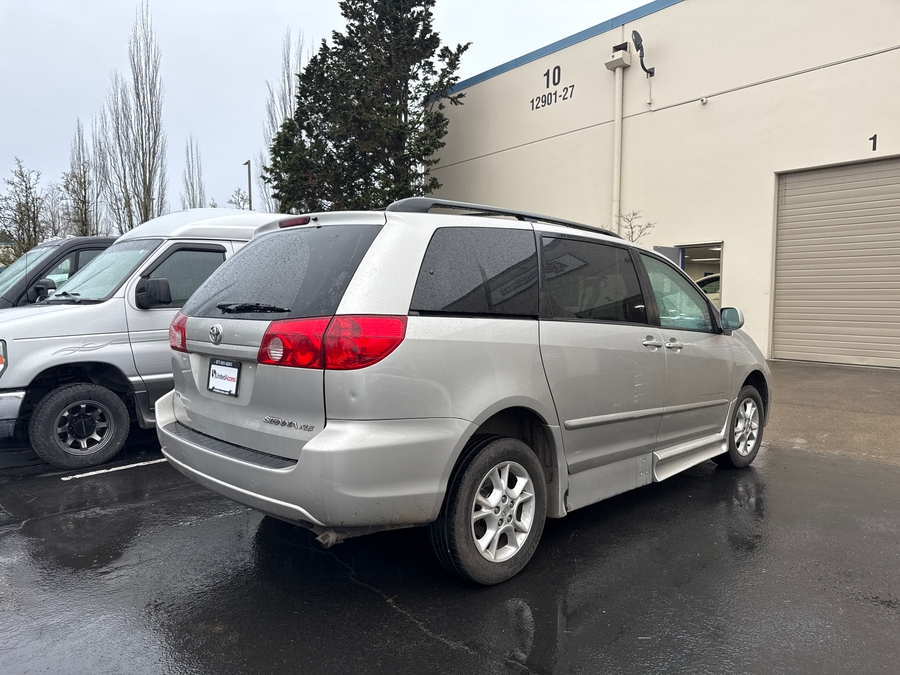Used 2006 Toyota Sienna XLE - BraunAbility Side Entry Entry Fold Out Automatic Ramp