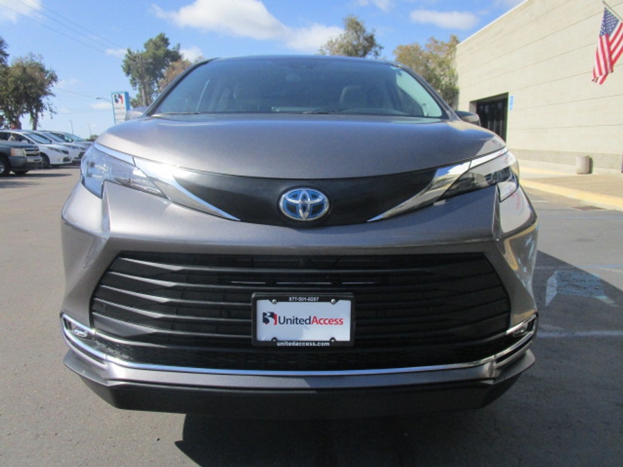Used 2024 Toyota Sienna Hybrid XLE - BraunAbility Side Entry Entry In Floor Automatic Ramp