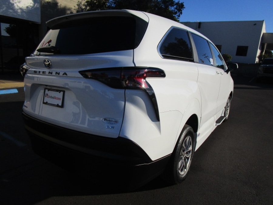 New 2025 Toyota Sienna Hybrid LE AWD w MID ROW - Vantage Mobility Commercial Side Entry Entry In Floor Manual Ramp