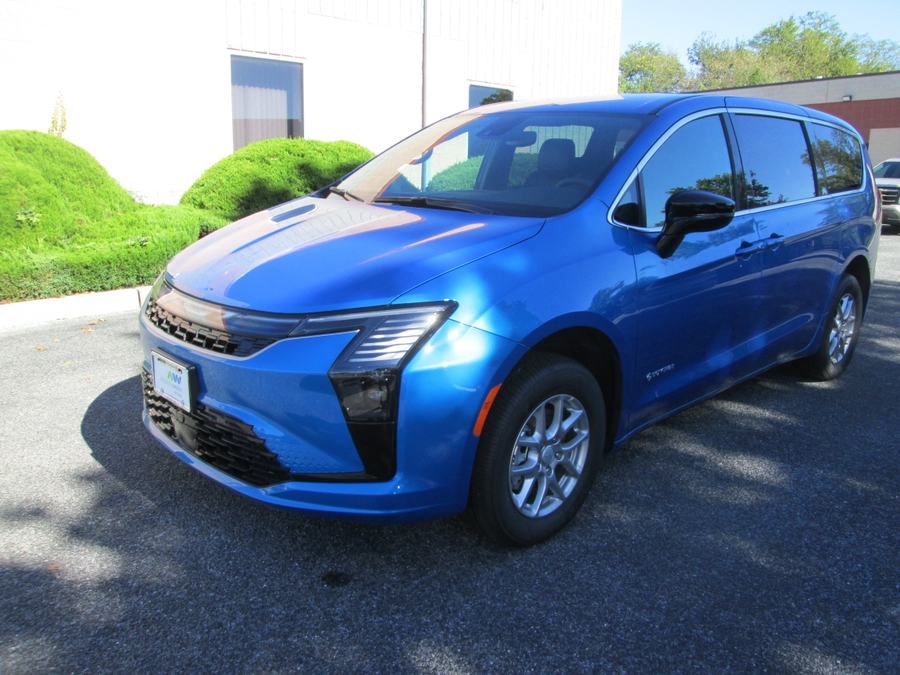 Blue Chrysler Pacifica image number 17