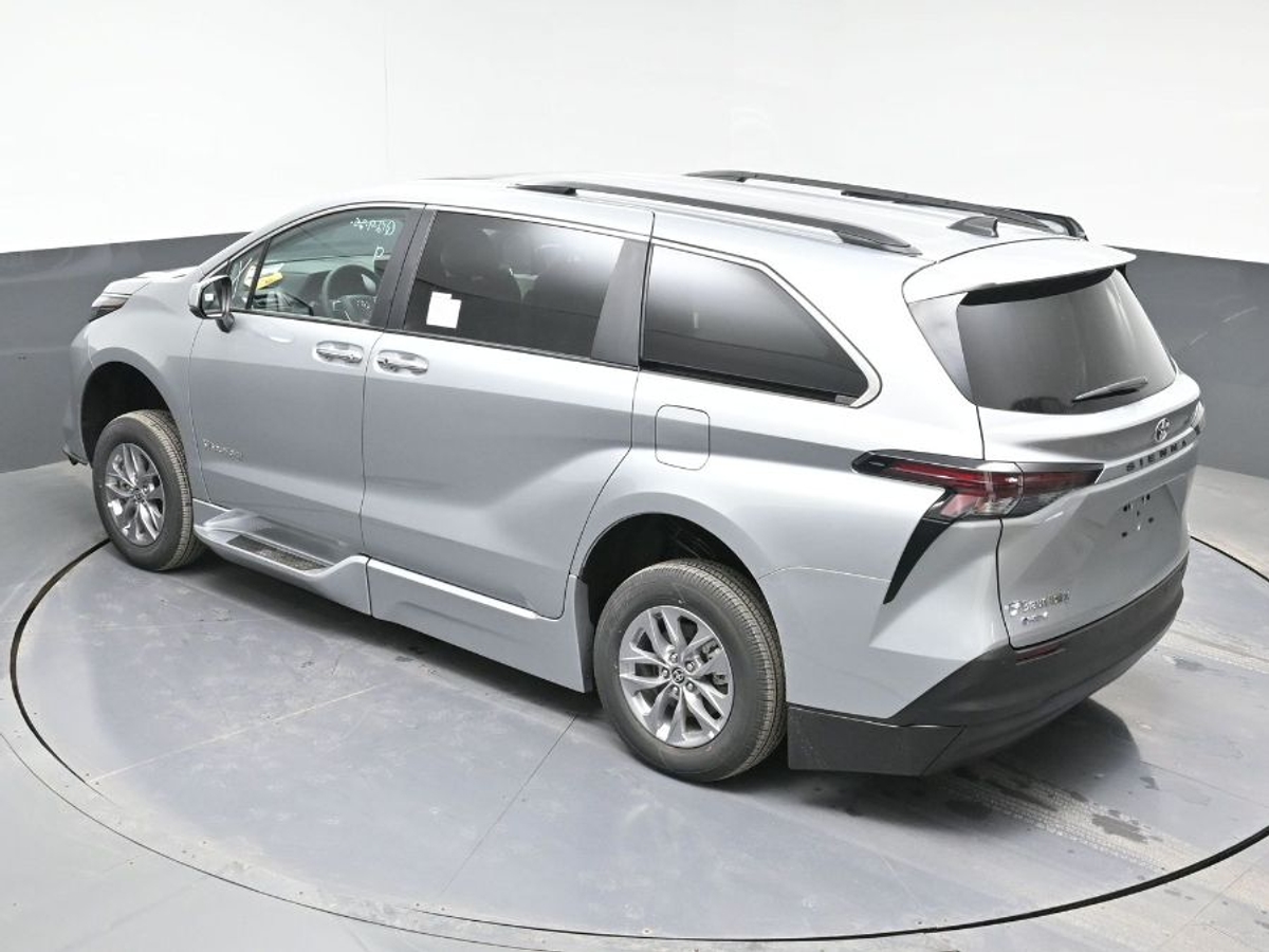 2025 TOYOTA SIENNA - Image 25
