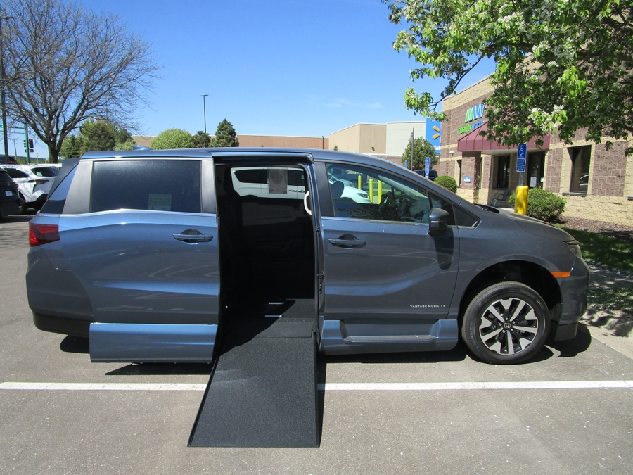 Blue Honda Odyssey with Side Entry Automatic In Floor ramp