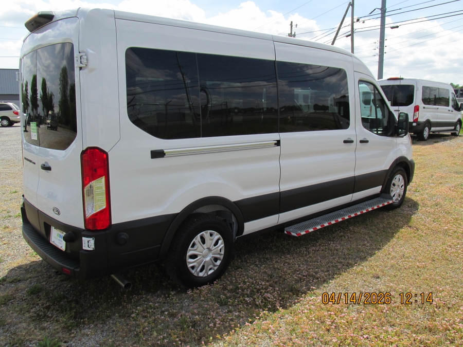 White Ford T350 image number 8