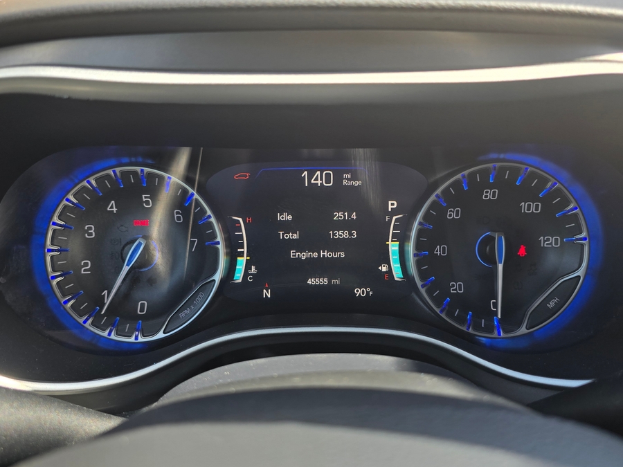 Blue Chrysler Pacifica image number 10