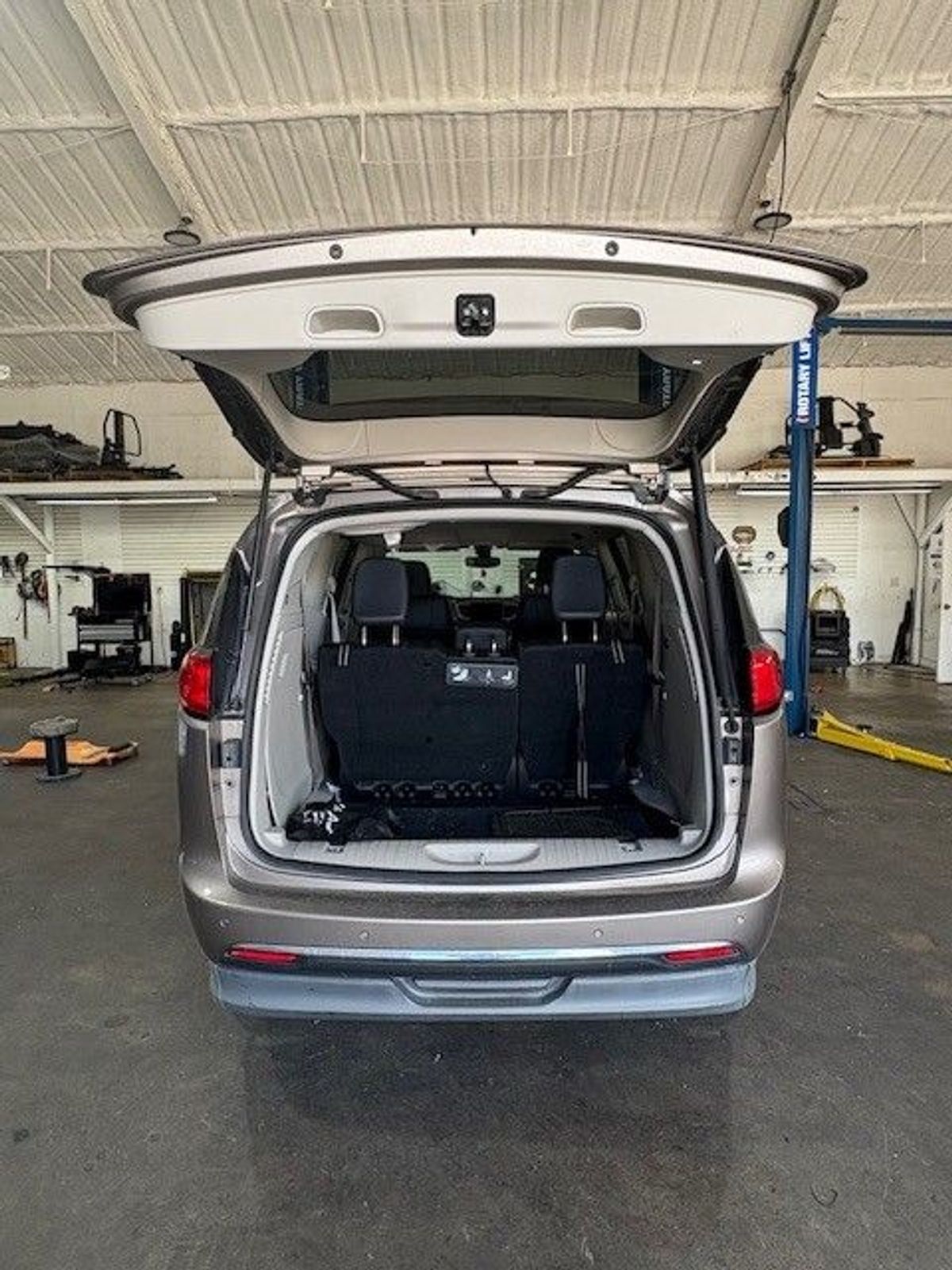 2018 CHRYSLER PACIFICA - Image 3