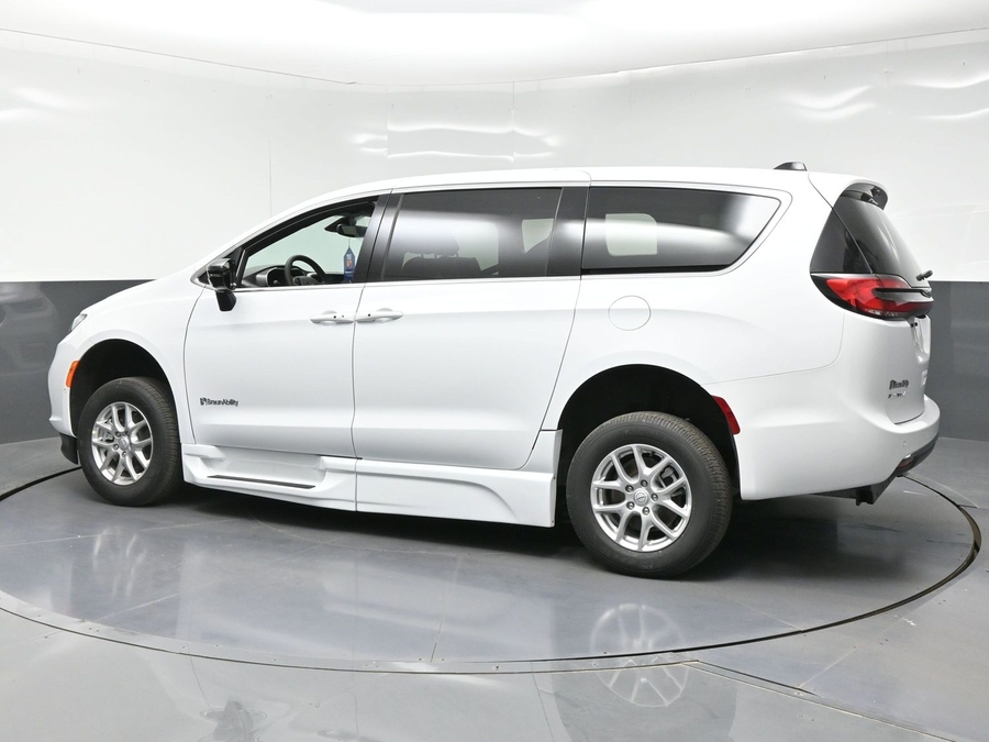 2026 Chrysler Pacifica's photo