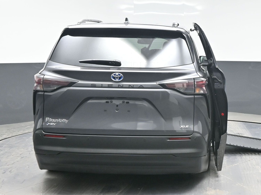 New 2025 Toyota Sienna Hybrid XLE Plus - BraunAbility Side Entry Entry In Floor Automatic Ramp
