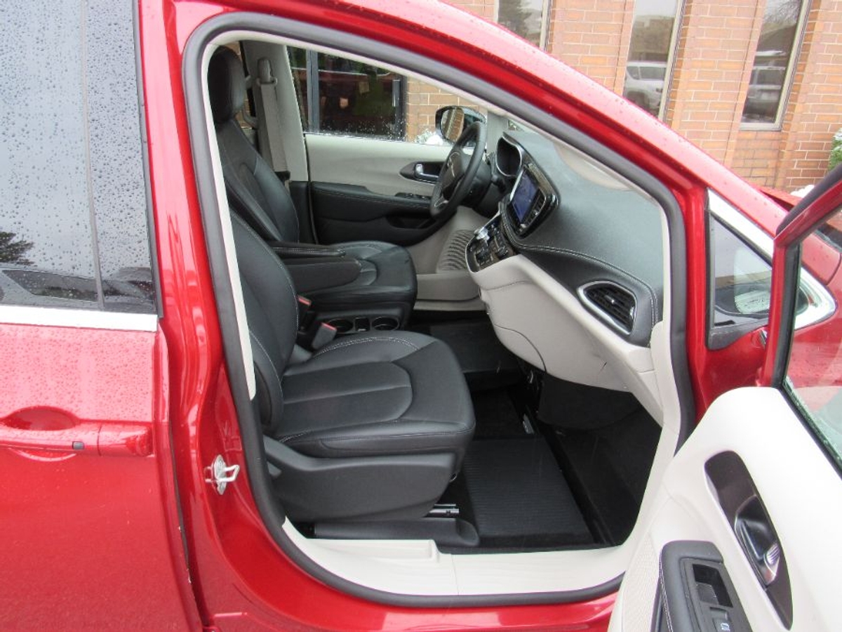 2024 CHRYSLER PACIFICA - Image 8