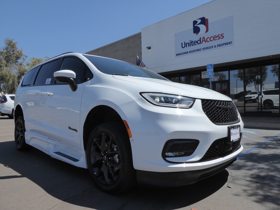 Used 2023 Chrysler Pacifica Touring L - BraunAbility Side Entry Fold Out Automatic Ramp