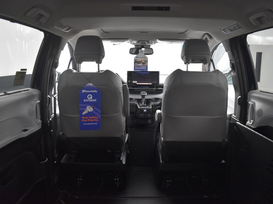 New 2025 Toyota Sienna Hybrid XLE Plus - BraunAbility Side Entry Entry Fold Out Automatic Ramp