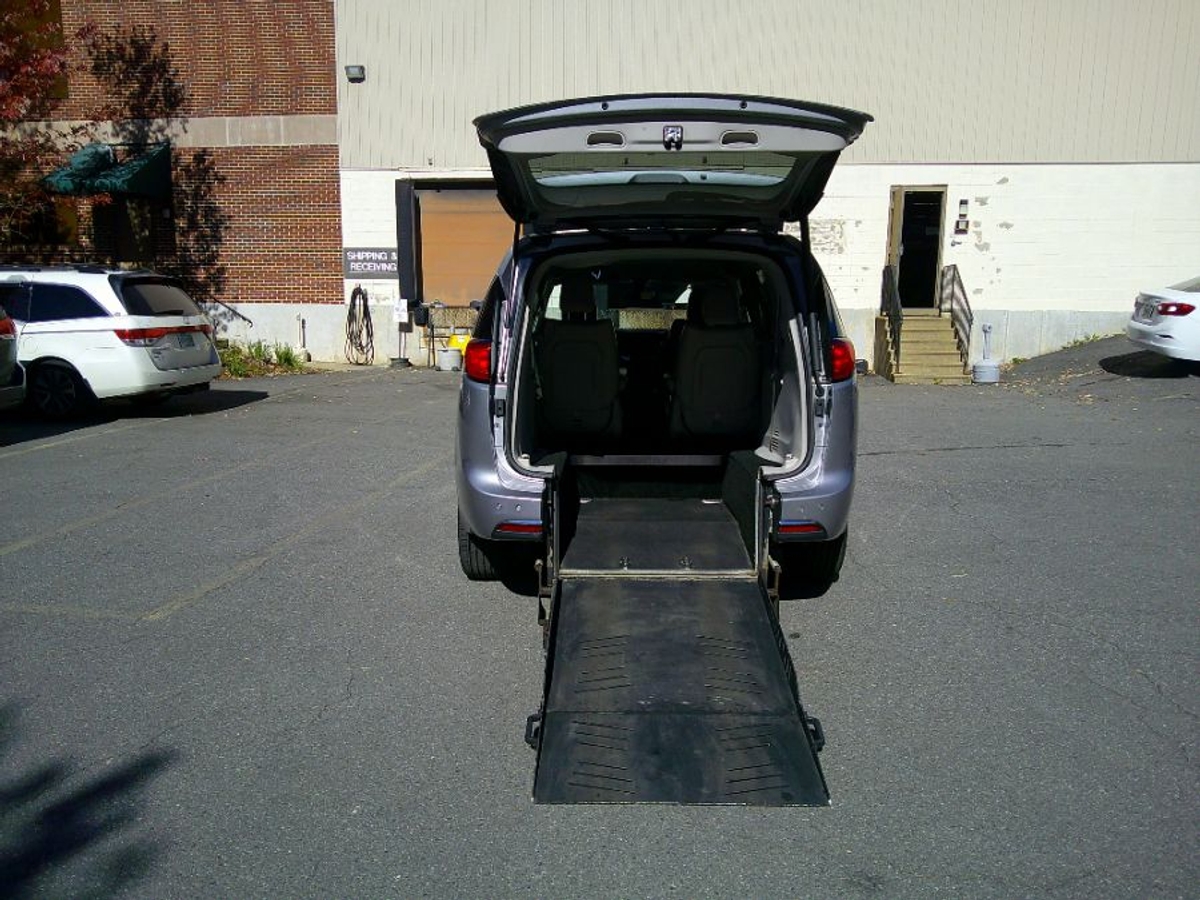 2018 CHRYSLER PACIFICA - Image 2