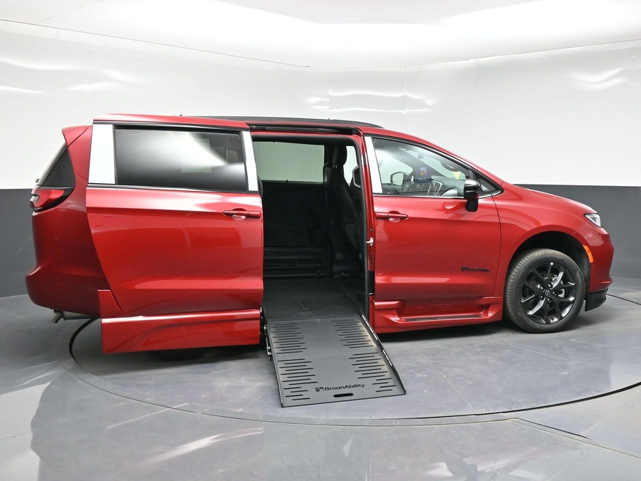 Red Chrysler Pacifica image number 3