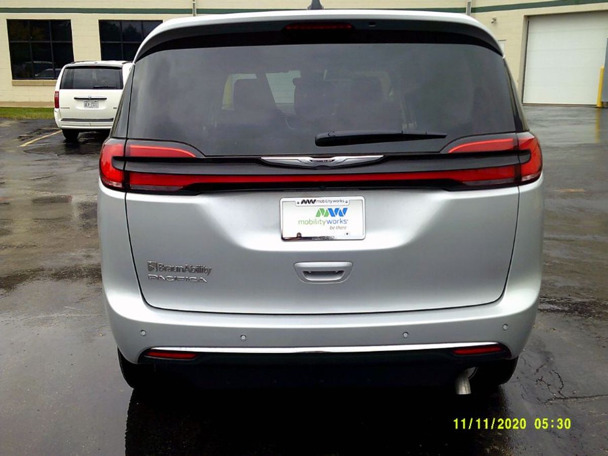 2023 CHRYSLER PACIFICA - Image 6