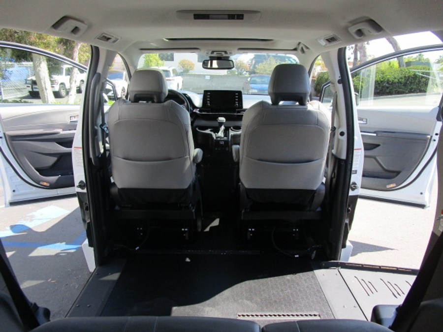 Used 2023 Toyota Sienna Hybrid XLE Plus - BraunAbility Side Entry Entry Fold Out Automatic Ramp