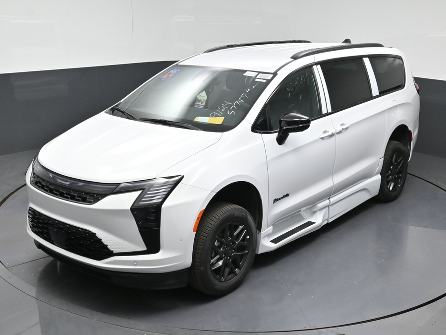 New 2027 Chrysler Pacifica Select Sport - BraunAbility Side Entry In Floor Automatic Ramp