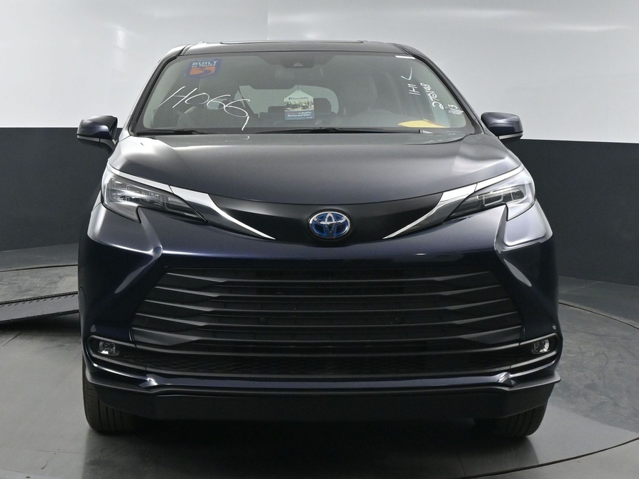 New 2025 Toyota Sienna Hybrid XLE Plus - BraunAbility Side Entry Entry In Floor Automatic Ramp