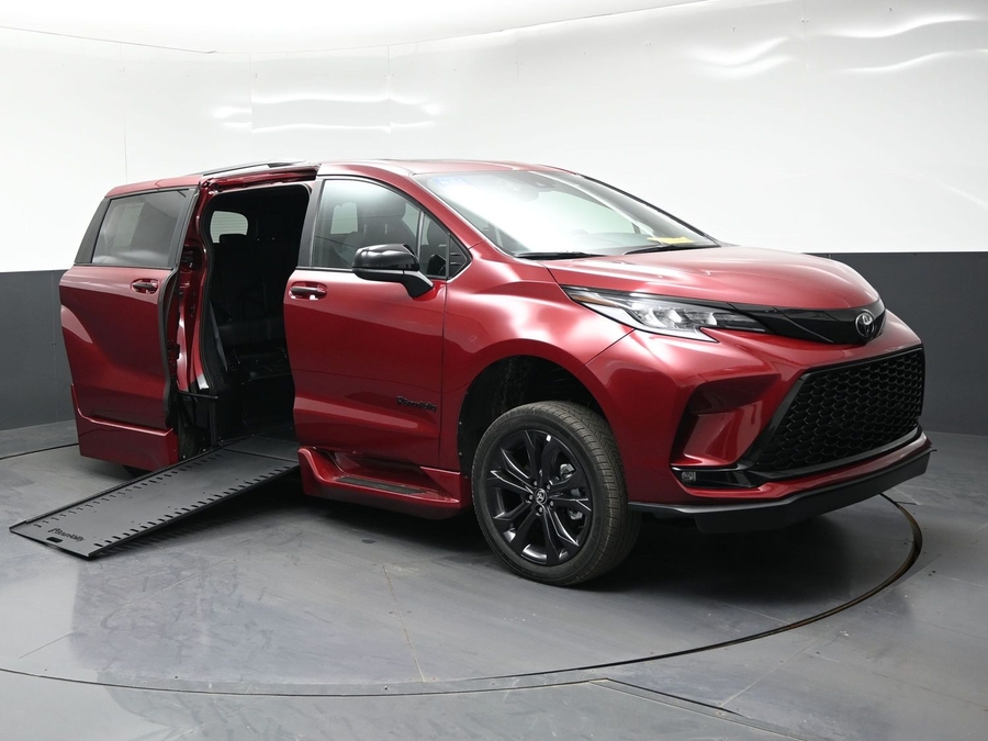 New 2026 Toyota Sienna Hybrid XSE Sport - BraunAbility Side Entry In Floor Automatic Ramp