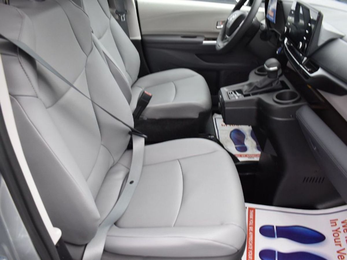 2023 TOYOTA SIENNA - Image 2