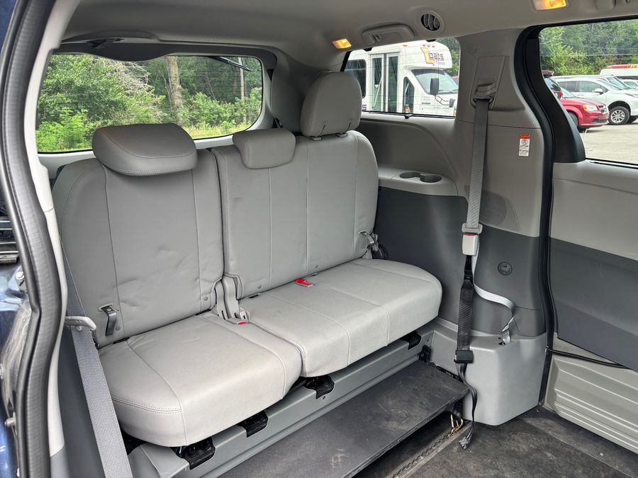 Used 2020 Toyota Sienna XLE - BraunAbility Side Entry Entry Fold Out Automatic Ramp
