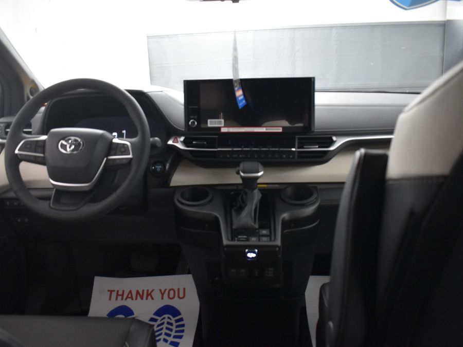 New 2025 Toyota Sienna Hybrid Platinum - BraunAbility Side Entry Entry In Floor Automatic Ramp