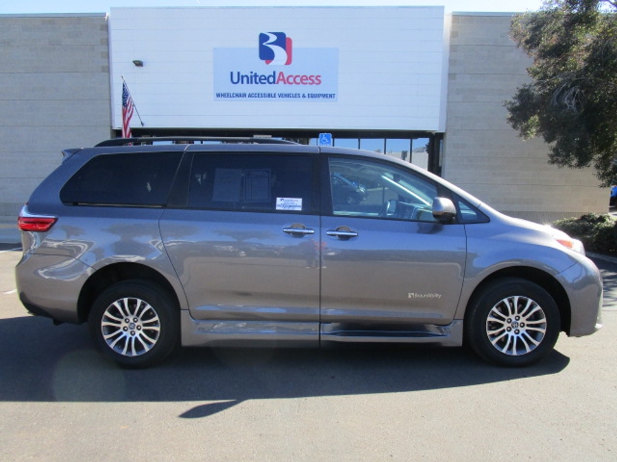 Used 2019 Toyota Sienna XLE Base - BraunAbility Side Entry Entry Fold Out Automatic Ramp