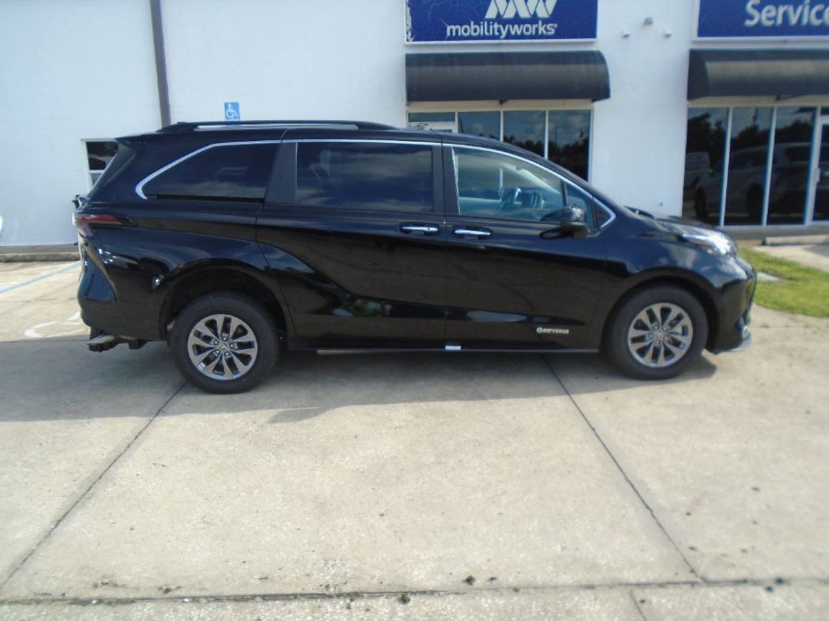 2024 TOYOTA SIENNA - Image 3