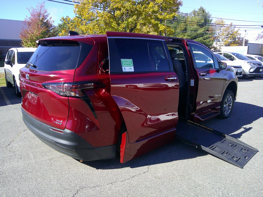 2024 Toyota Sienna XLE