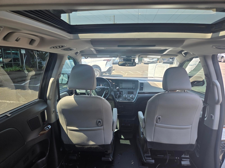 Used 2018 Toyota Sienna Limited Premium - BraunAbility Side Entry In Floor Automatic Ramp