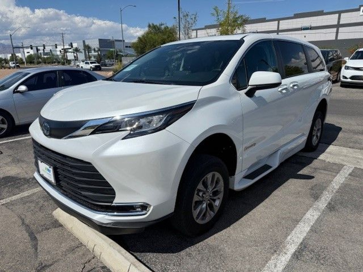 2023 TOYOTA SIENNA - Image 18