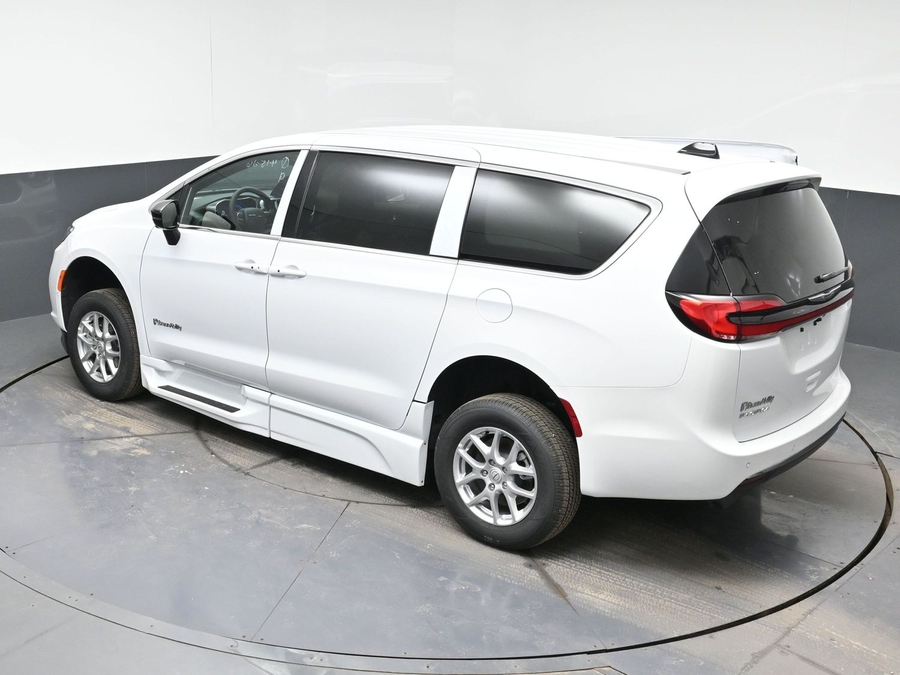 New 2026 Chrysler Pacifica Select Safety - BraunAbility Side Entry Entry Fold Out Automatic Ramp