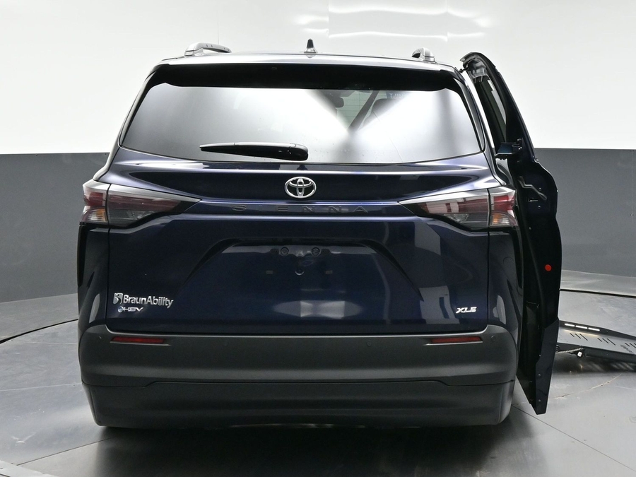 2026 Toyota Sienna XLE - Photo 25