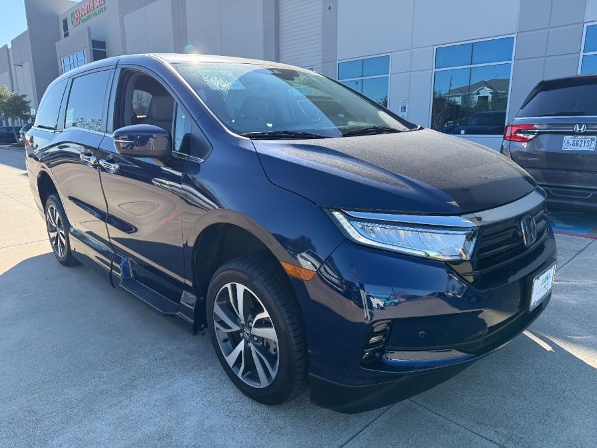 2023 Honda Odyssey Touring's photo