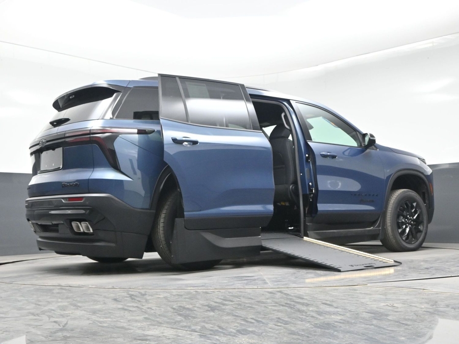 New 2026 Chevrolet Traverse 1LT Midnight - BraunAbility Side Entry Entry In Floor Automatic Ramp