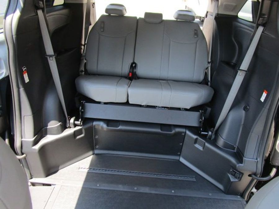 New 2025 Toyota Sienna Hybrid XLE Plus - BraunAbility Side Entry Entry In Floor Automatic Ramp