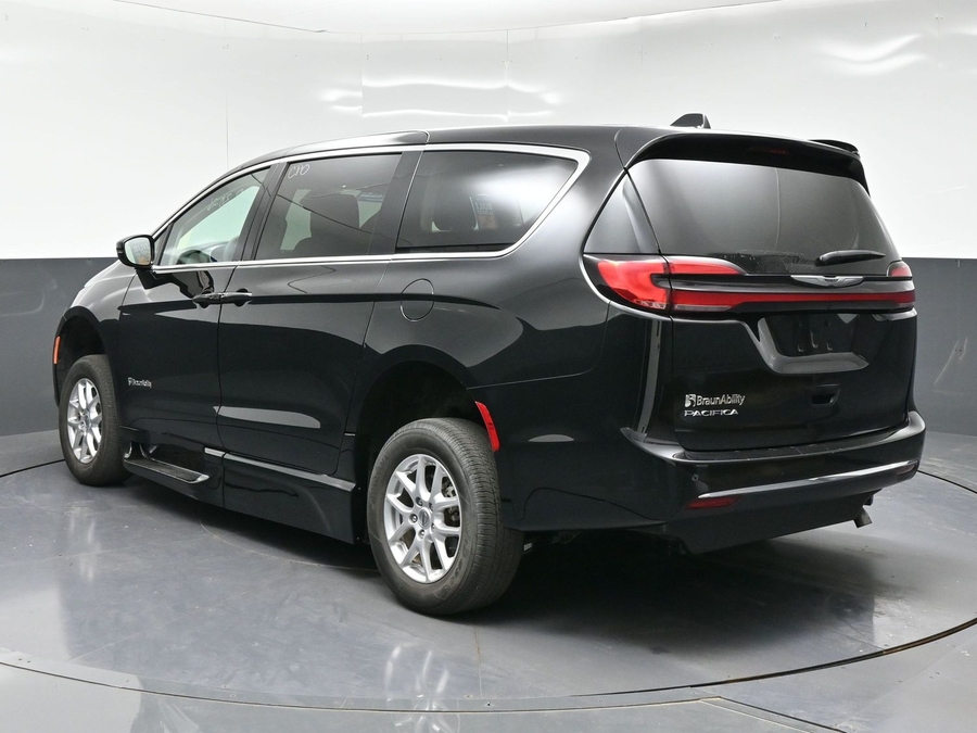 Used 2024 Chrysler Pacifica Touring L - BraunAbility Side Entry In Floor Automatic Ramp