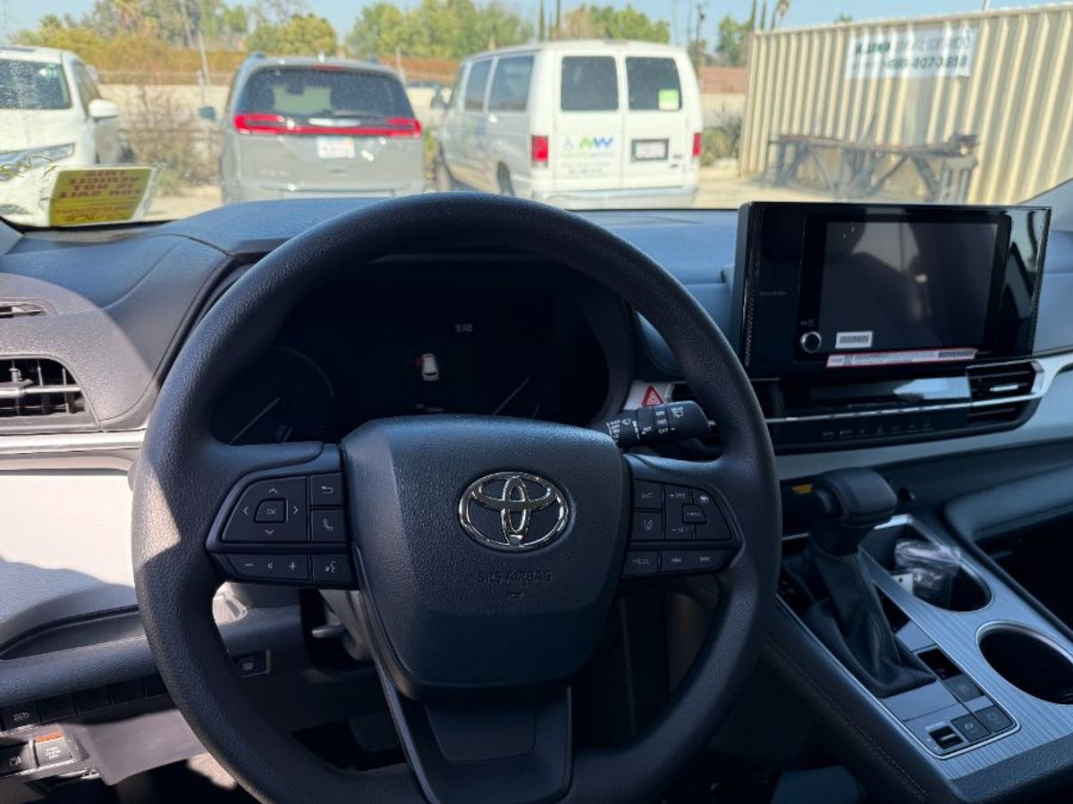 White Toyota Sienna image number 6