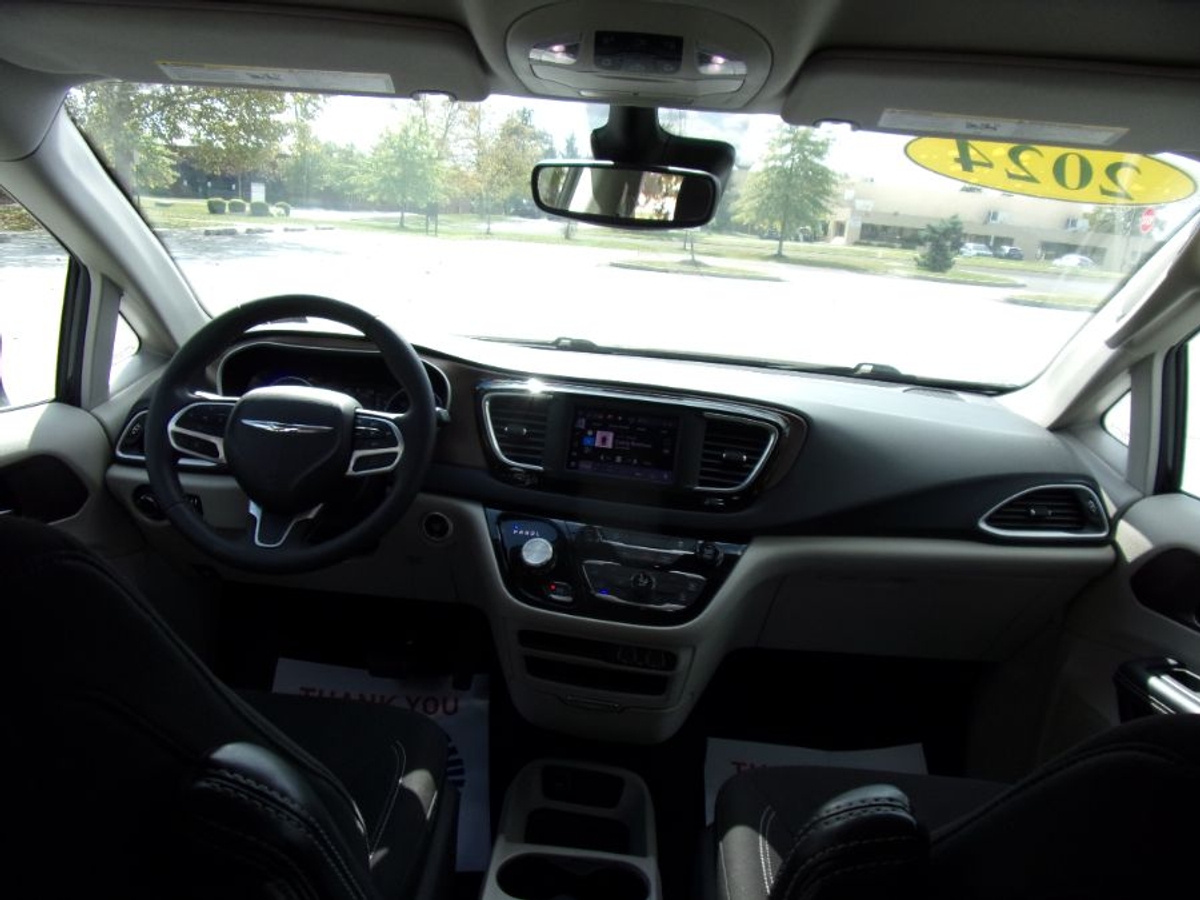 2024 CHRYSLER VOYAGER - Image 9