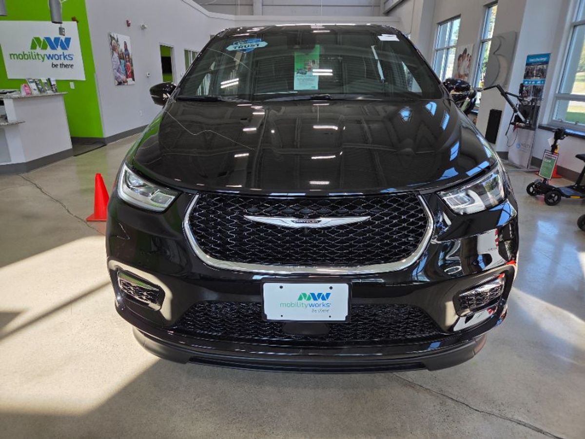 2025 CHRYSLER PACIFICA - Image 4