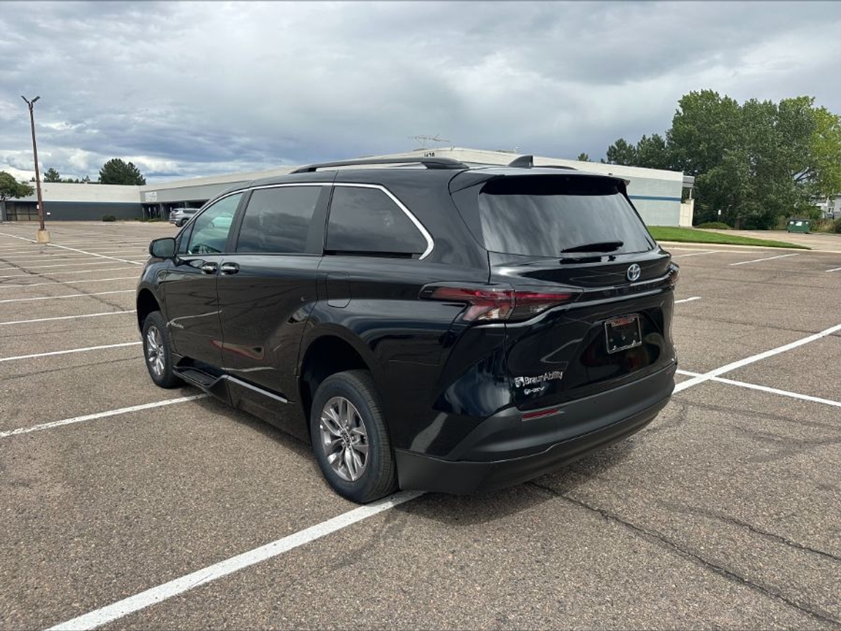 2025 TOYOTA SIENNA - Image 13