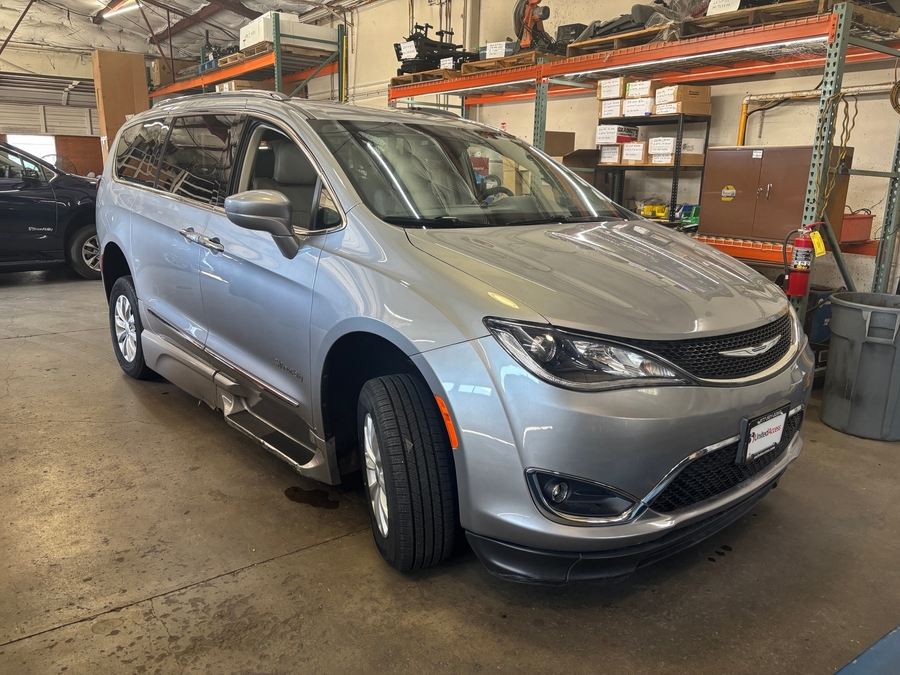 Used 2018 Chrysler Pacifica Touring L - BraunAbility Side Entry Fold Out Automatic Ramp
