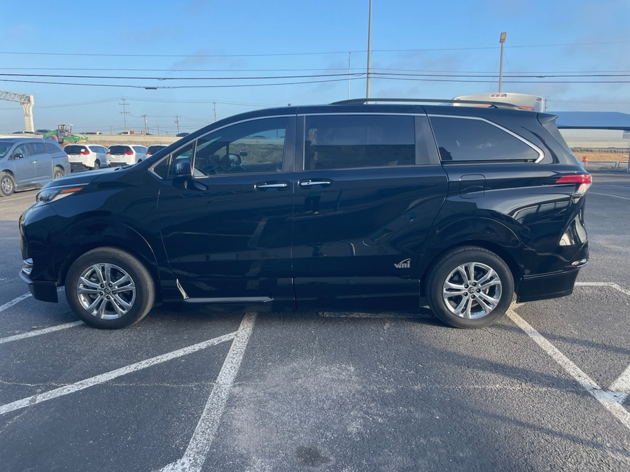 Black Toyota Sienna image number 6