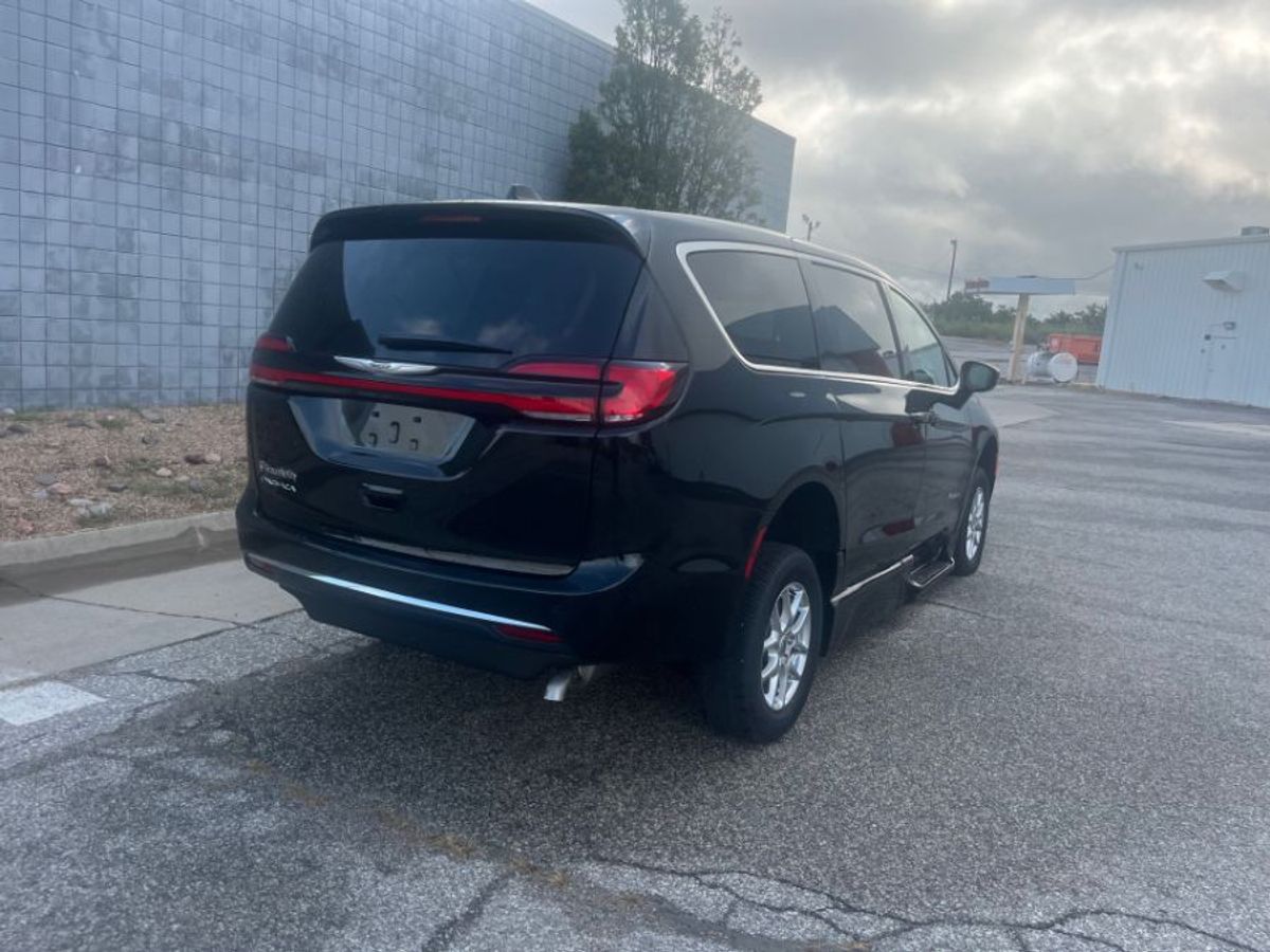 2025 CHRYSLER PACIFICA - Image 4